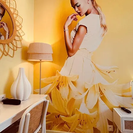Le Glam's Hotel